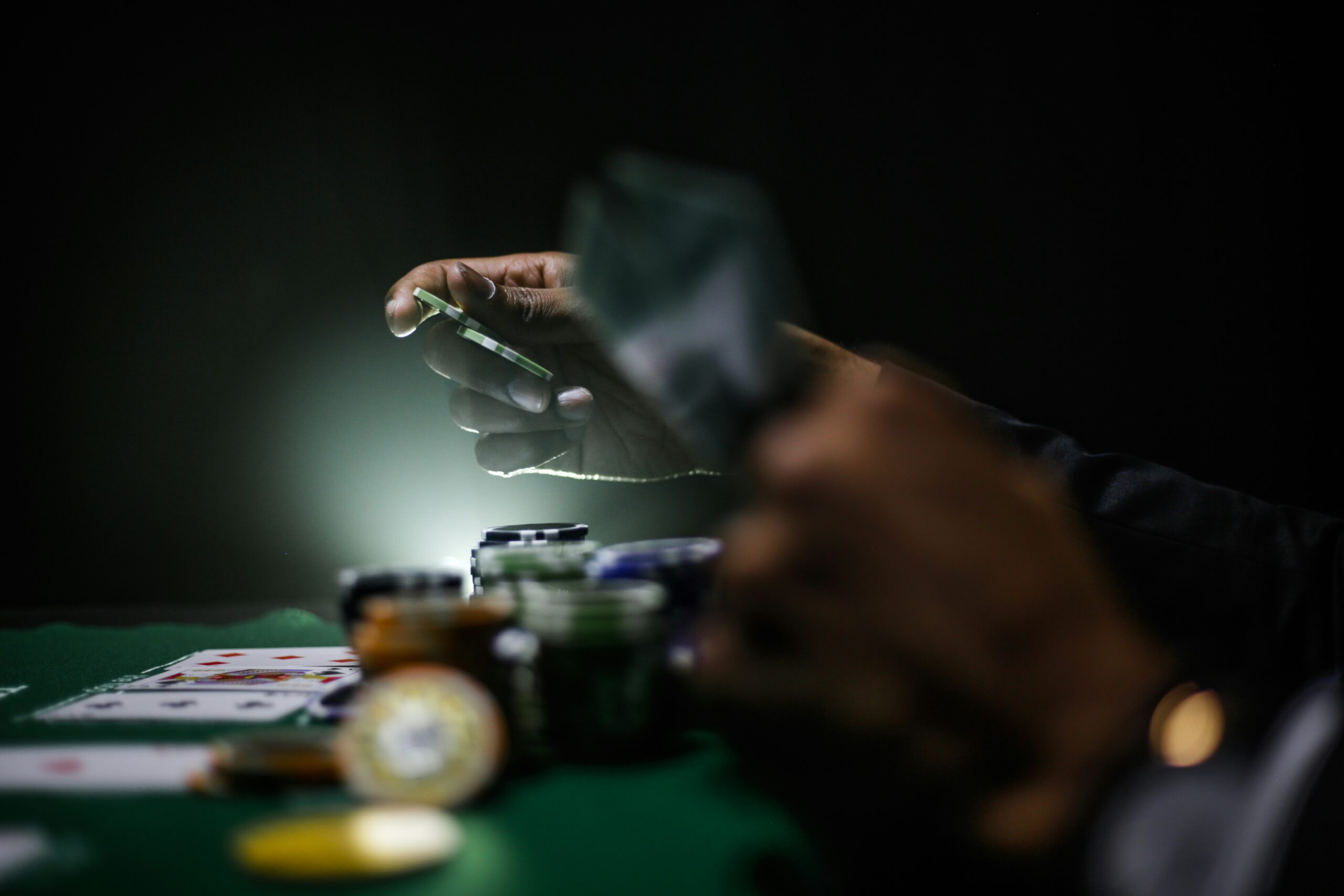 Casino en ligne vs casino physique : lequel choisir ?